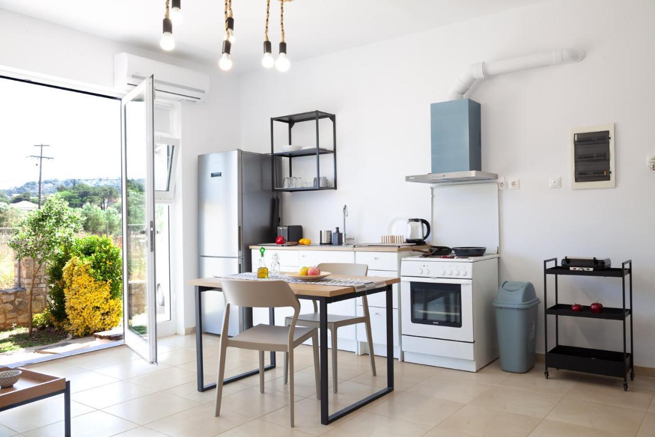 Livingfy Apt With Mountain View & Garden Vámos Exterior foto