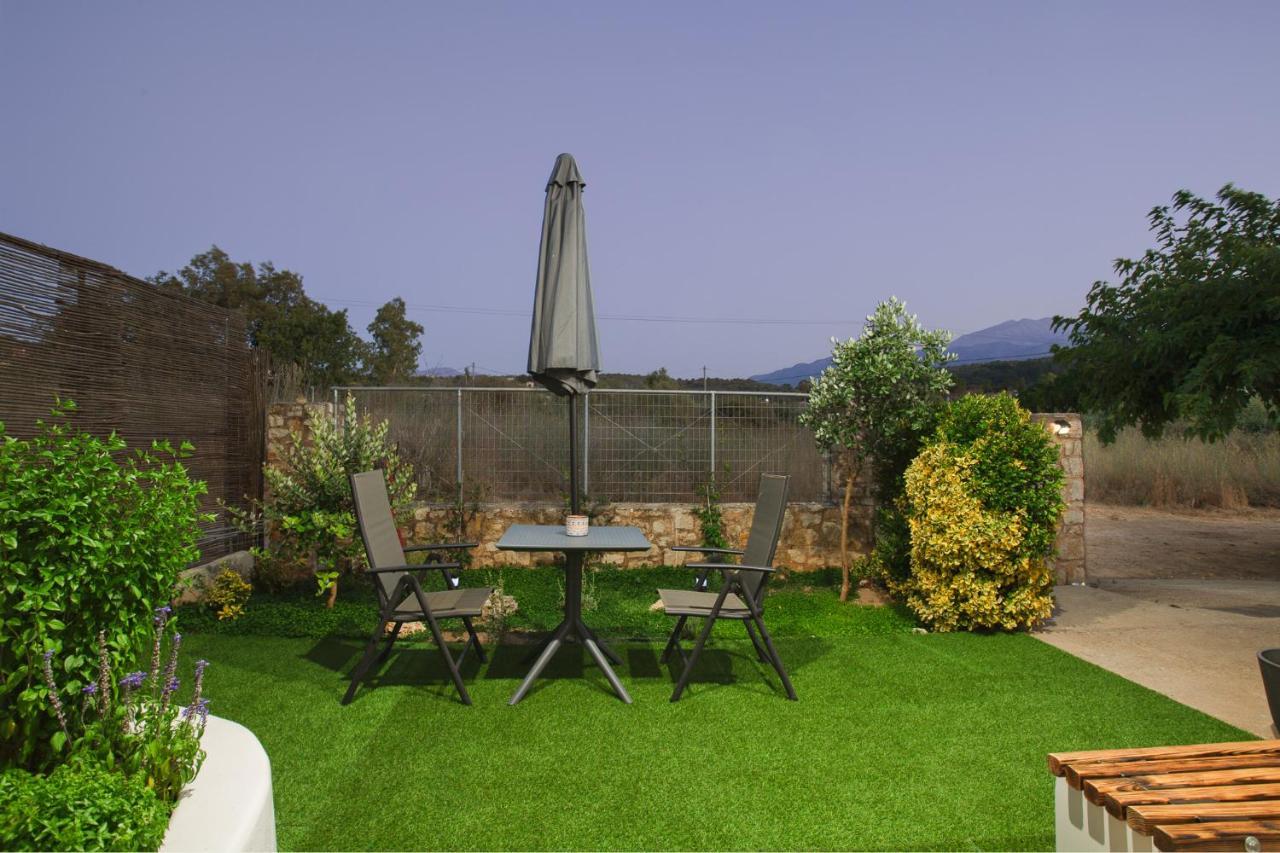Livingfy Apt With Mountain View & Garden Vámos Exterior foto